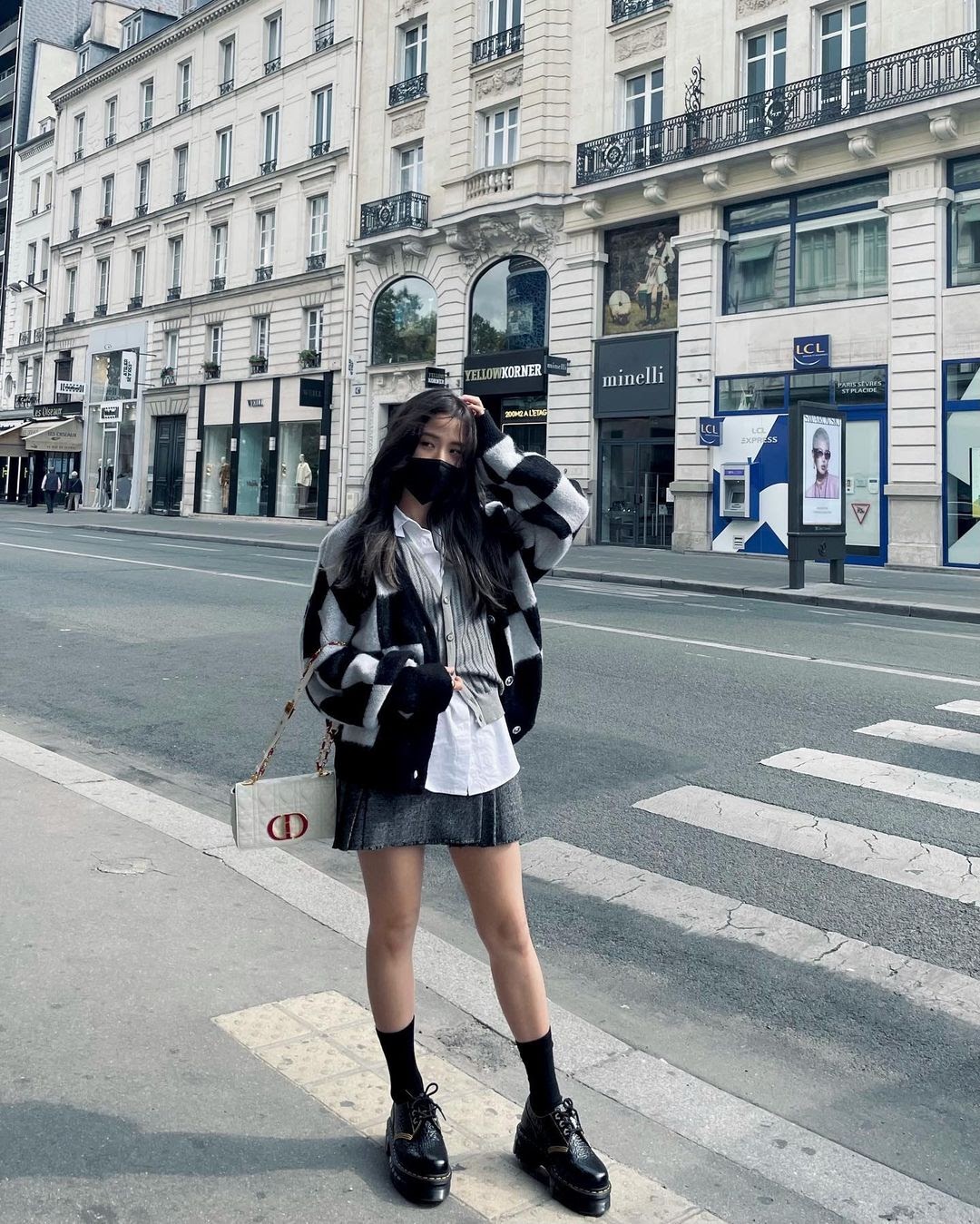 Jisoo (BLACKPINK) lộ hint hẹn hò siêu sao bóng đá đa tình Son Heung Min: Đeo vòng tay đôi? - Hình 10