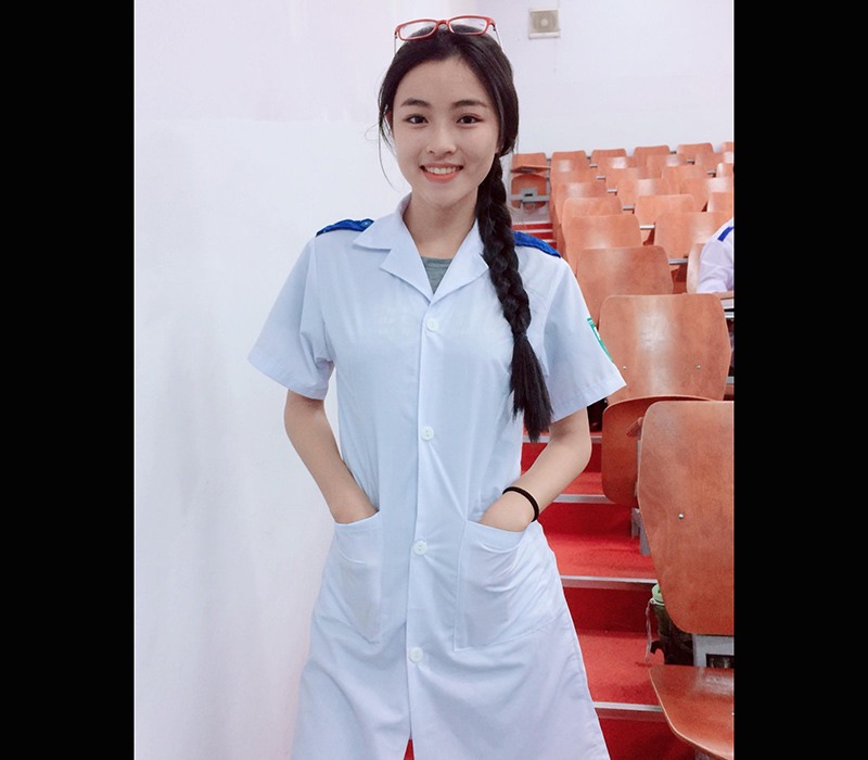 Nữ sinh viên y khoa thích diện áo yếm khoe xương quai xanh thanh mảnh, làn da mịn màng - Hình 5