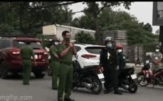 Thông chốt kiểm dịch còn lao vào nhà dân xách dao xử CSGT và cái kết - Hình 3