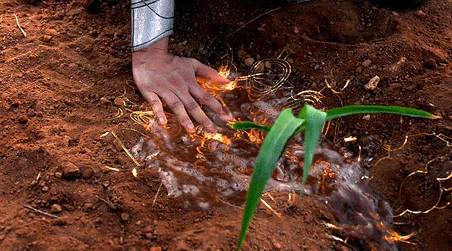 4 điểm trừ ở bom tấn Eternals đang bị báo quốc tế chê xối xả: Đã nhạt còn vô lý, Marvel lãng phí Angelina Jolie đến độ lố bịch? - Hình 5