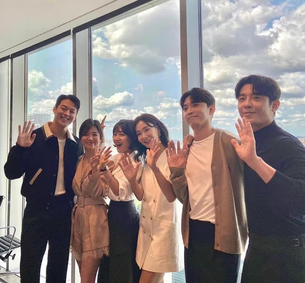 Song Hye Kyo lộ quan hệ thật với tình mới kém 11 tuổi qua ảnh hậu trường - Hình 2