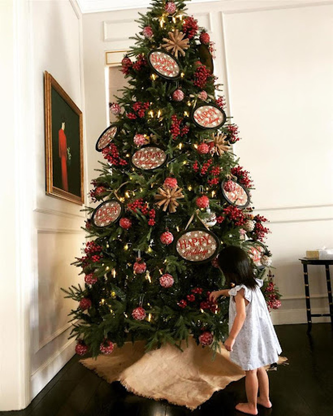 Biệt thự triệu đô nhà Hà Tăng đã lên đèn đón Noel, quý tử lọt vào ống kính và gây choáng với chi tiết này! - Hình 5