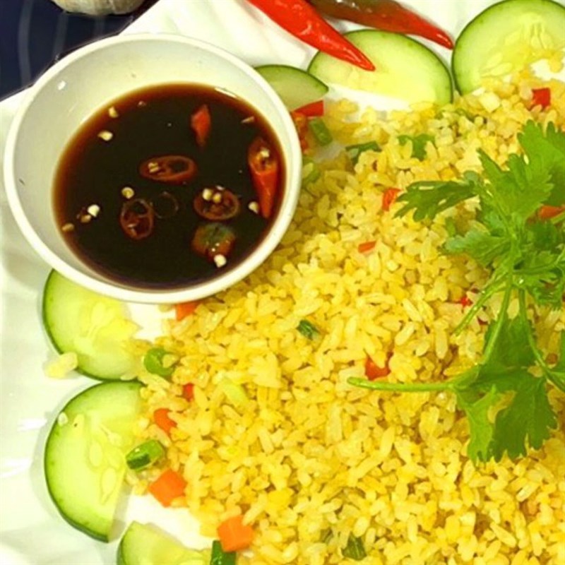 Cách làm cơm chiên bơ tỏi thơm ngon, hấp dẫn và đơn giản cho cả nhà - Hình 11