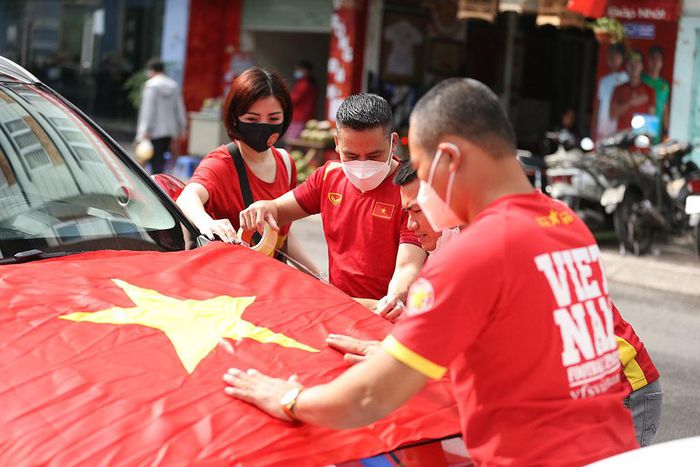 CĐV lên đồ, tiếp lửa tuyển Việt Nam đấu Nhật Bản - Hình 6