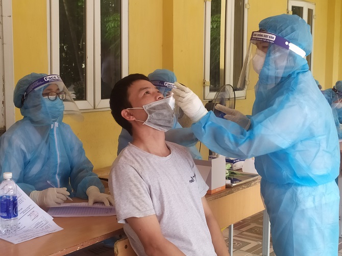 Chiều 11/11: Đã phân bổ 112,7 triệu liều vaccine phòng COVID-19; các tỉnh đẩy mạnh cách ly F0 không triệu chứng, F1 tại nhà - Hình 2