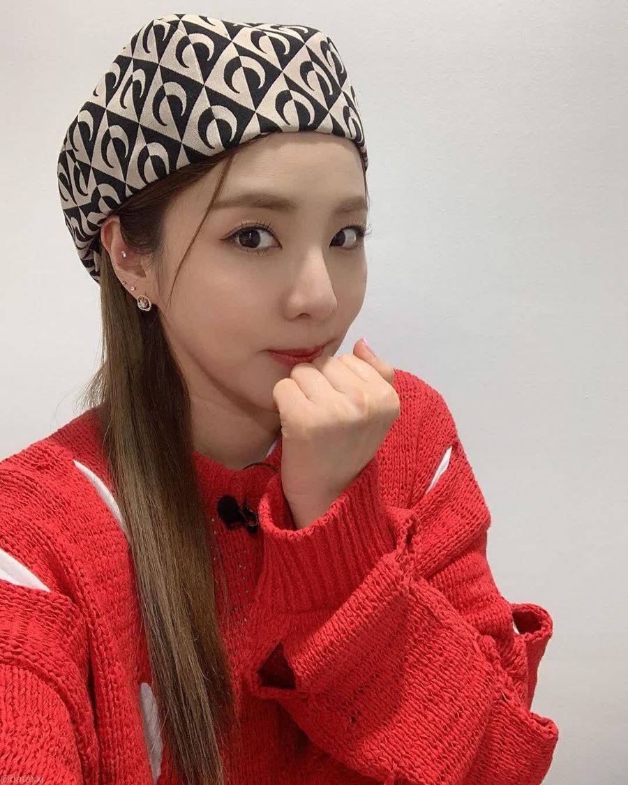 Học cách phối đồ với mũ nồi cực xinh như Irene, Jisoo và loạt sao Hàn - Hình 13