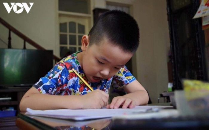Hơn 1,8 triệu học sinh đang học trực tuyến chay - Hình 1