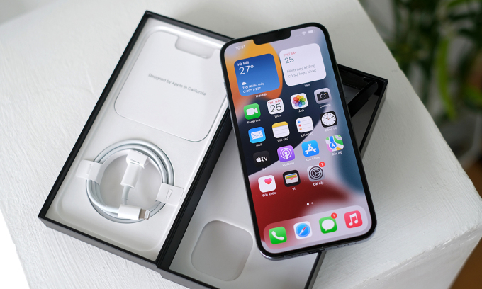 iPhone 13 xách tay tăng giá vẫn đắt khách - Hình 1