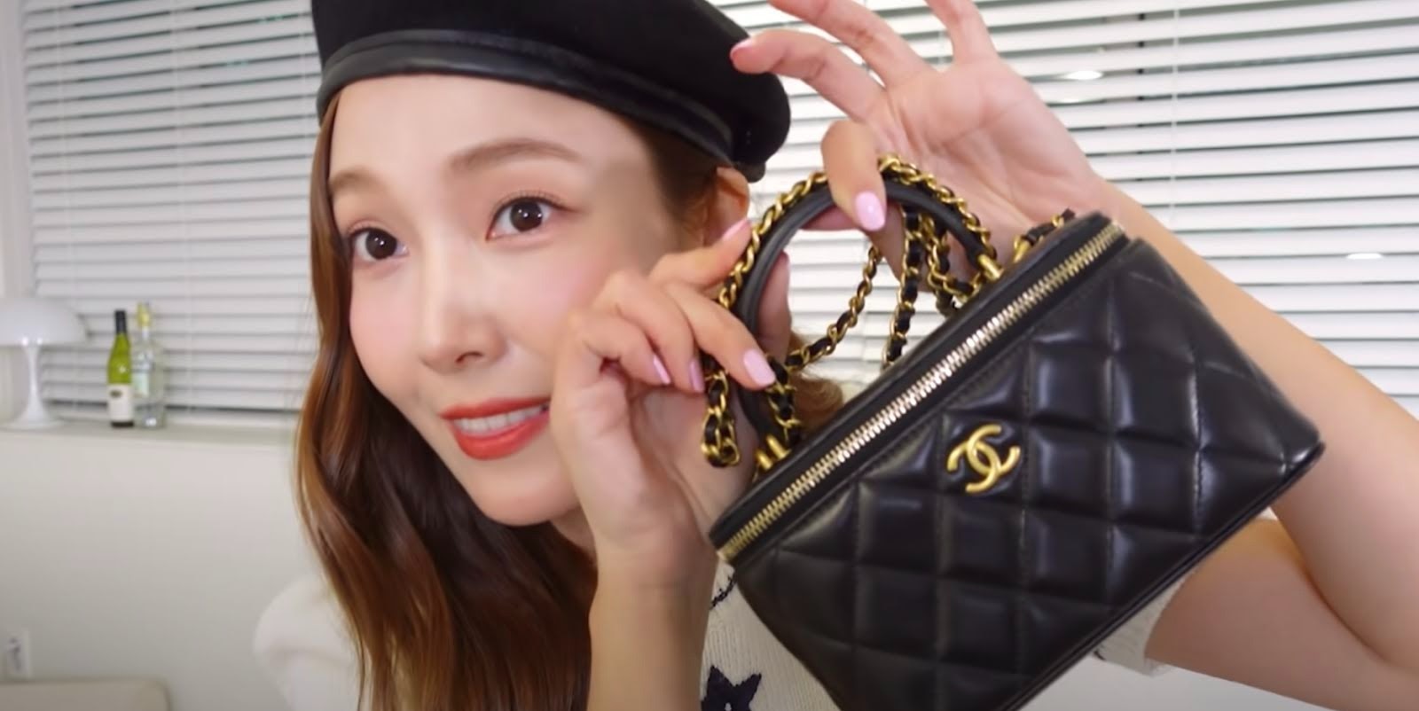 Jessica Jung nhận gạch đá vì khoe mua đồ hiệu xa xỉ trong thời điểm công ty của mình và bạn trai vỡ nợ - Hình 1