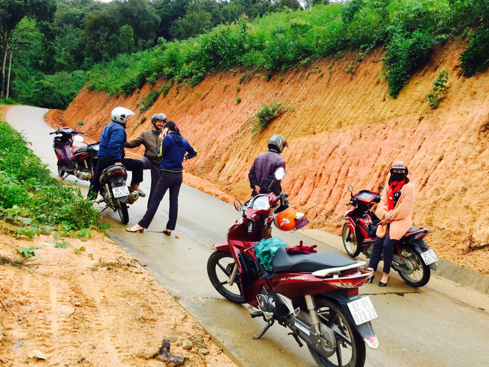 Mong cho học trò nghèo Tu Mơ Rông có thêm nhiều bữa cơm hạnh phúc - Hình 4