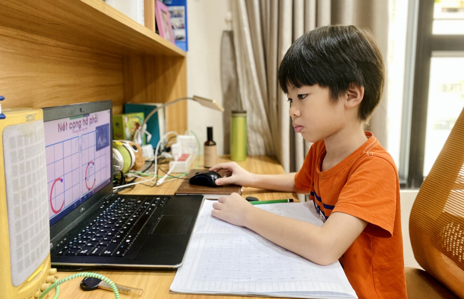 Phụ huynh đồng tình với quan điểm và giải pháp của Bộ Giáo dục và Đào tạo về dạy học trực tuyến - Hình 1