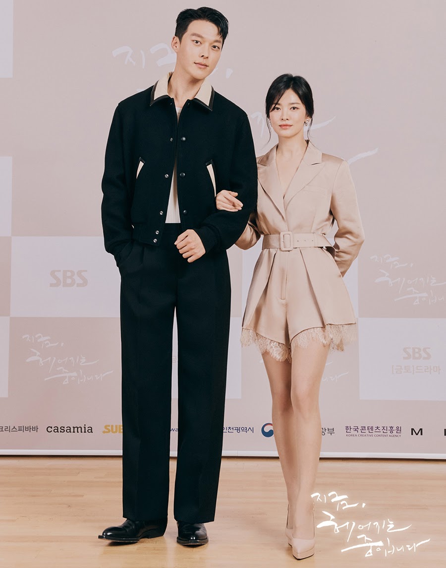Song Joong Ki tỏ thái độ bình thản khi Song Hye Kyo liên tục tình tứ với trai trẻ - Hình 10