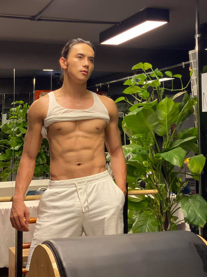 Thuận Nguyễn bị ép cởi áo khoe body trên truyền hình, liệu có nét như hình trên mạng? - Hình 6