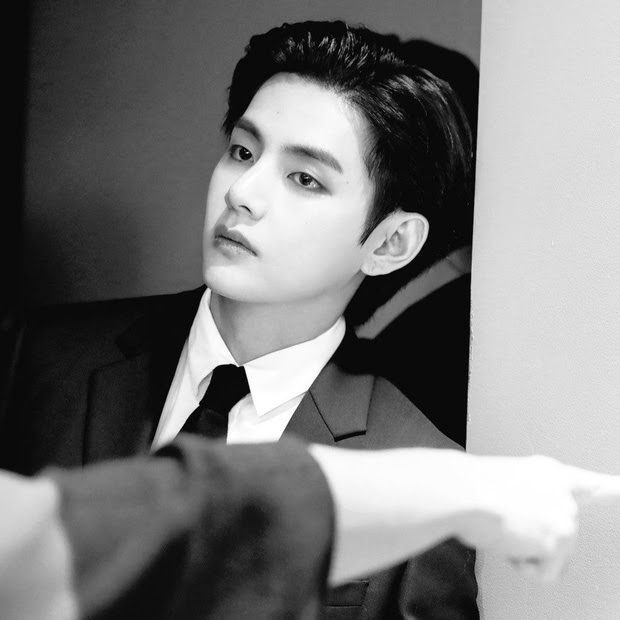 V (BTS) đẹp muốn ngừng thở tại Mỹ, ảnh hậu trường mà ngỡ poster phim khiến fan rớt liêm sỉ - Hình 5