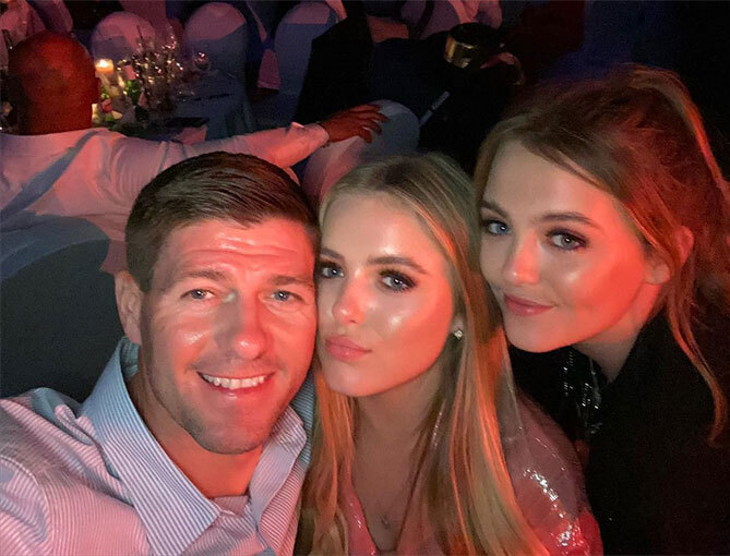 Vợ đẹp con xinh của cựu danh thủ Steven Gerrard - Hình 6