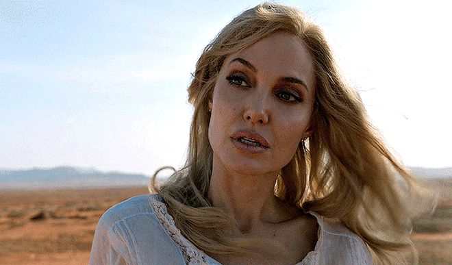 Angelina Jolie làm netizen thế giới choáng ngợp vì nhan sắc ở Eternals: Đẹp át cả dàn cast, chỉ một ánh nhìn mà huỷ diệt cảm xúc! - Hình 2