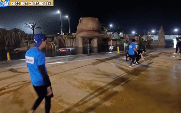 Trường Giang lần đầu giành chiến thắng ở Running Man: Chơi chiêu thế nào mà xé được cả loạt bảng tên? - Hình 2