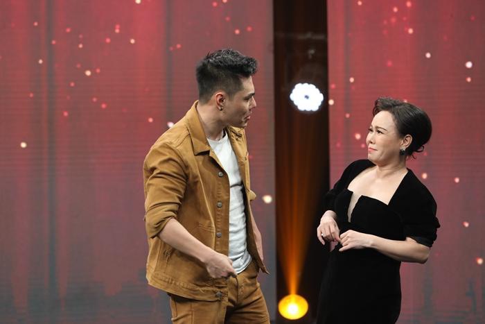 Lê Dương Bảo Lâm tiết lộ được Việt Hương cứu đói khi ế show vì dịch, số tiền hỗ trợ gây bất ngờ - Hình 2