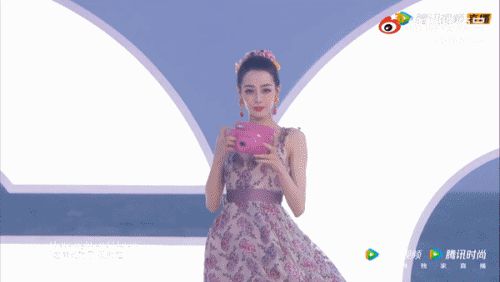 Thảm đỏ Cbiz lạ đời: Nàng tiên hoa Nhiệt Ba át vía Angelababy nhờ vòng 1 khủng, một mỹ nam tuyên bố muốn cở.i truồn.g tắm biển - Hình 5