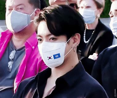 Cứ hít khí trời Tây là Jungkook (BTS) làm hậu cung xỉu cái đùng: Khoảnh khắc số 4 đúng là huyền thoại! - Hình 18