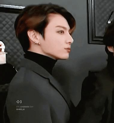 Cứ hít khí trời Tây là Jungkook (BTS) làm hậu cung xỉu cái đùng: Khoảnh khắc số 4 đúng là huyền thoại! - Hình 7