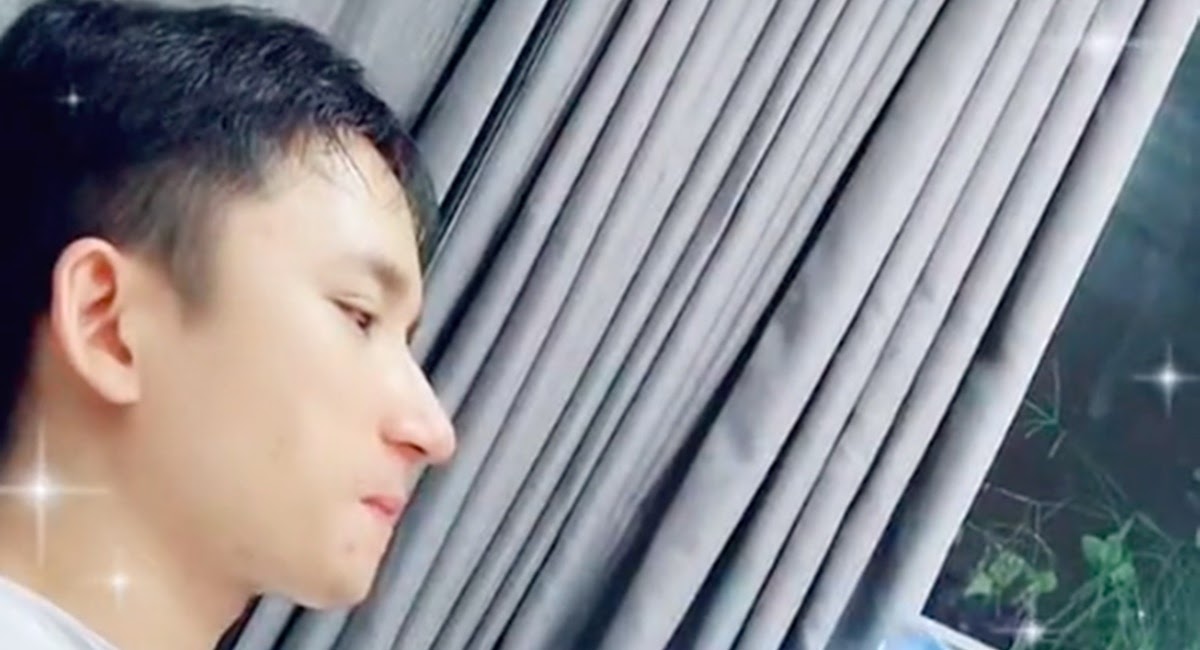 Phan Mạnh Quỳnh có biểu cảm khó đỡ khi vợ đu trend Tiktok, bàn tay hư khiến netizen cười bò - Hình 4