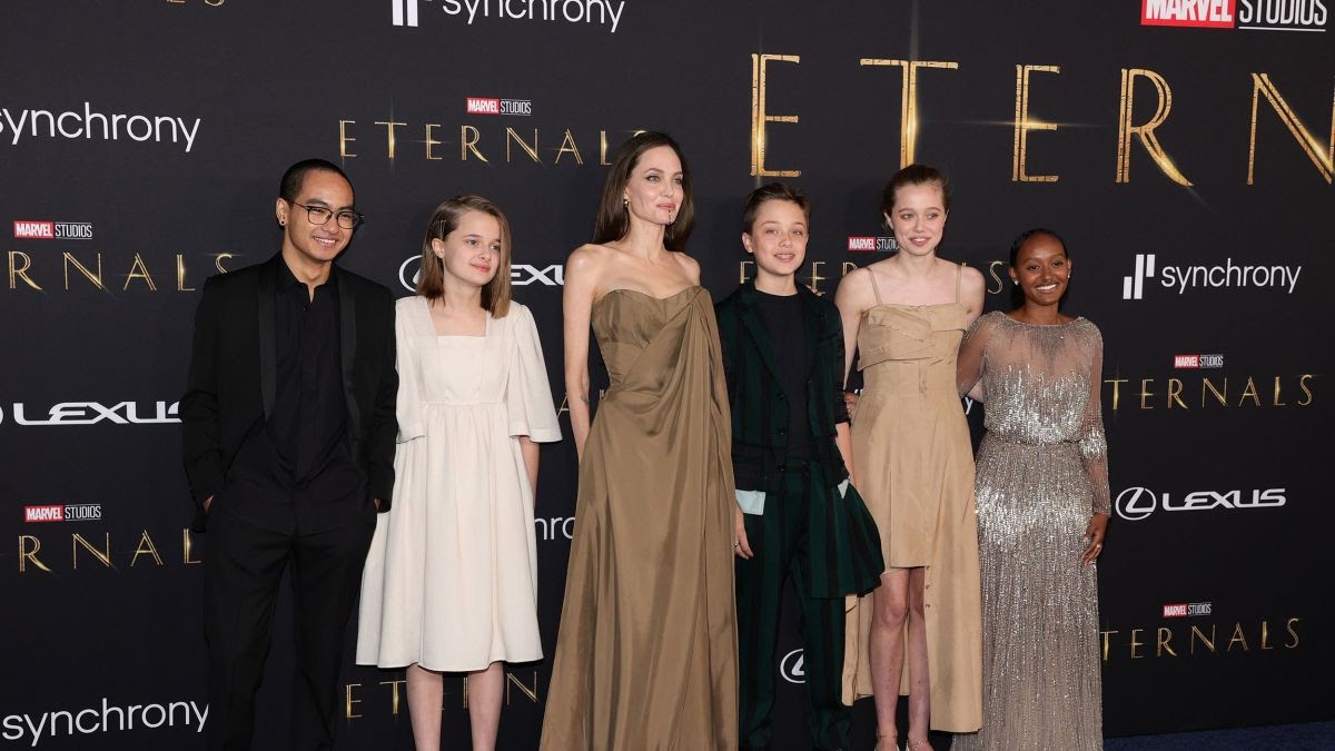 Brad Pitt tố Angelina Jolie ép con gái tomboy mặc váy, trang điểm để PR phim Eternals? - Hình 1