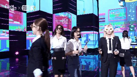 TWICE chơi chiêu tiếng cười át tiếng hát, nhìn Momo áp lực muốn xỉu khi hát live encore mà thấy thương - Hình 2