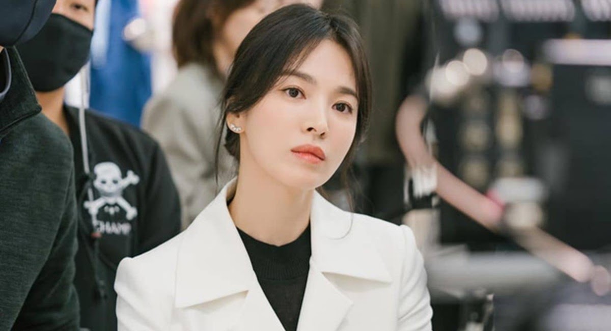 Song Hye Kyo khoe ảnh ngủ gật ở hậu trường, nhan sắc ra sao khiến netizen đứng hình? - Hình 4