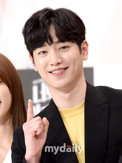 Seo Kang Joon chính thức nhập ngũ, buồn bã trấn an fans hâm mộ - Hình 1