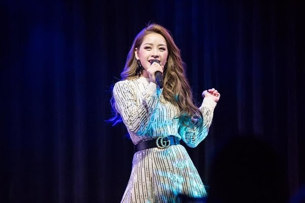 Chi Pu có màn trình diễn hát live trên đất Mỹ, trước sự chứng kiến của Bằng Kiều, Mạnh Quỳnh? - Hình 2