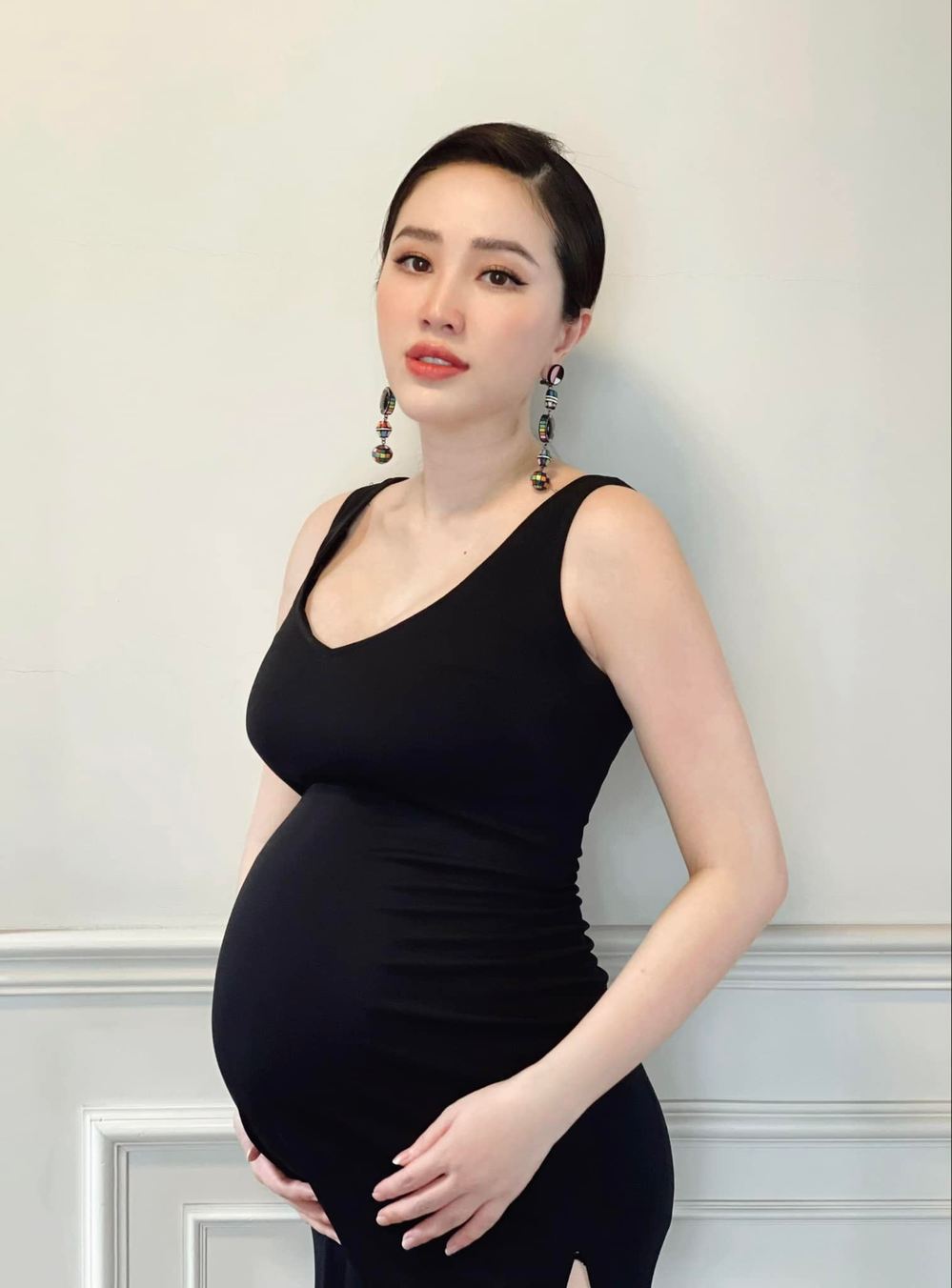 Hòa Minzy xả loạt ảnh mang thai bất ngờ nhan sắc mẹ bầu  2sao