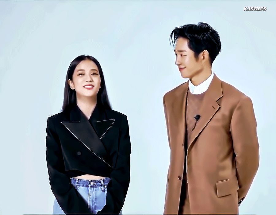 Muốn xỉu vì combo gấp đôi visual của Jisoo - Jung Hae In ở hậu trường tạp chí, nữ thần BLACKPINK có ánh mắt là lạ làm sao ấy nhỉ? - Hình 6