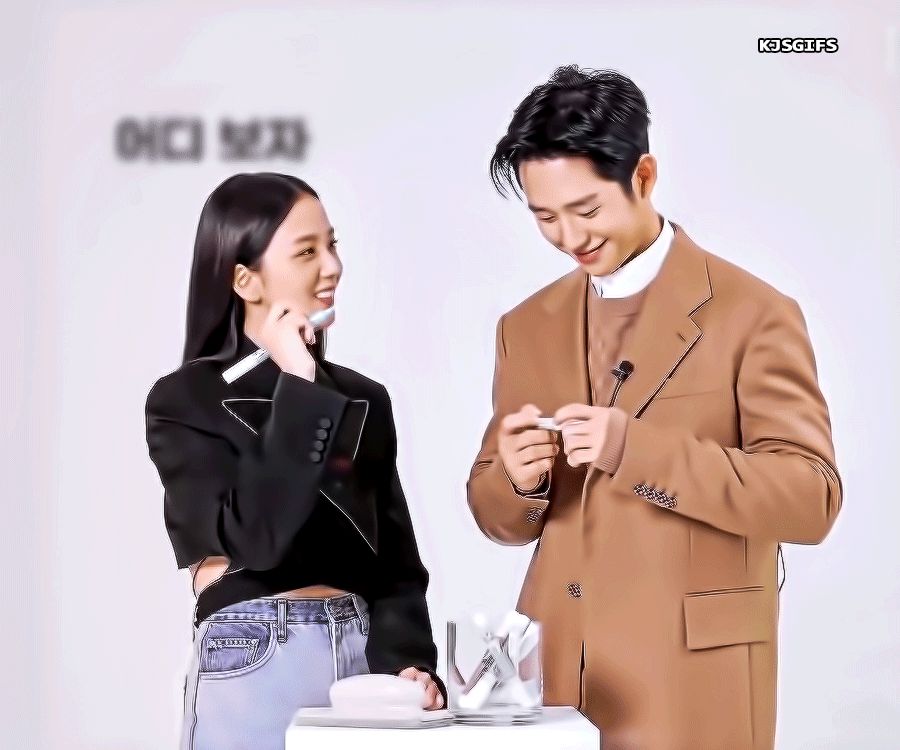 Muốn xỉu vì combo gấp đôi visual của Jisoo - Jung Hae In ở hậu trường tạp chí, nữ thần BLACKPINK có ánh mắt là lạ làm sao ấy nhỉ? - Hình 5