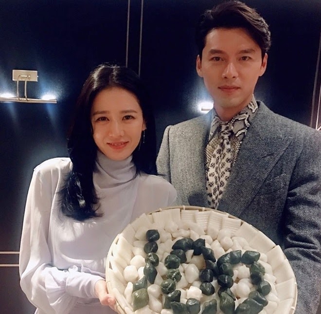 Son Ye Jin xài hao bạn trai, ảnh mới của Hyun Bin già như ông chú, xuống sắc thấy rõ? - Hình 3