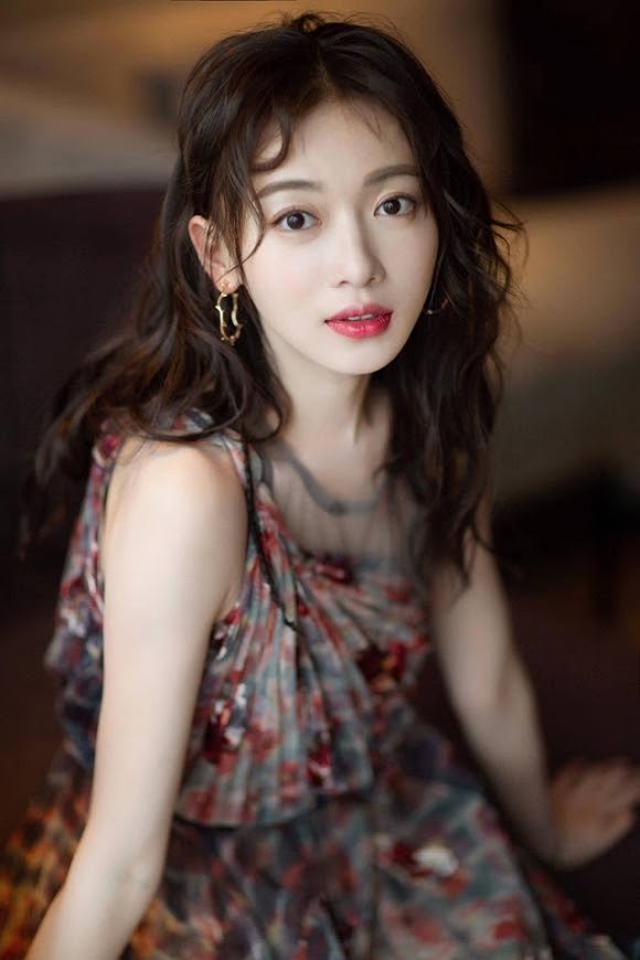 Ngô Cẩn Ngôn từng gây sốc với 30 vệ sĩ, nay sa cơ lỡ vận phải ăn theo Hứa Khải để hâm nóng tên tuổi? - Hình 2