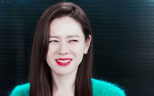 Son Ye Jin từng có một màn giả trai thảm họa: Gắn râu giả trân lại còn lồ lộ vòng một nữa cơ - Hình 1