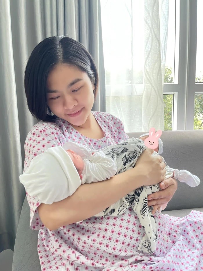 Vân Trang lần đầu lộ diện sau sinh cùng 2 nhóc tỳ, nhan sắc mẹ bỉm gây chú ý - Hình 2
