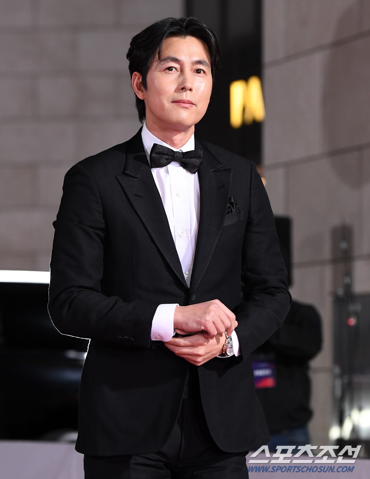 NÓNG: Tài tử Jung Woo Sung nhiễm COVID-19, hàng loạt khách mời tại lễ trao giải Rồng xanh liên quan - Hình 2