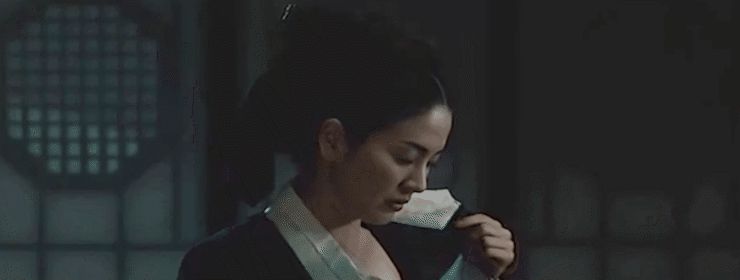 Cảnh nóng bị cắt gây sốc của Song Hye Kyo: Thẫn thờ trao thân cho kẻ lạ, diễn đỉnh thế mà không ra rạp phí ghê! - Hình 2