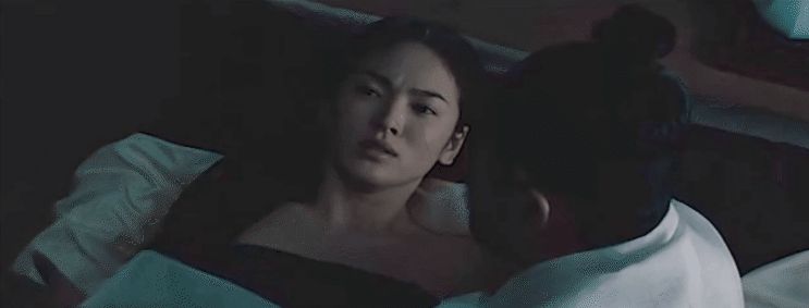 Cảnh nóng bị cắt gây sốc của Song Hye Kyo: Thẫn thờ trao thân cho kẻ lạ, diễn đỉnh thế mà không ra rạp phí ghê! - Hình 6
