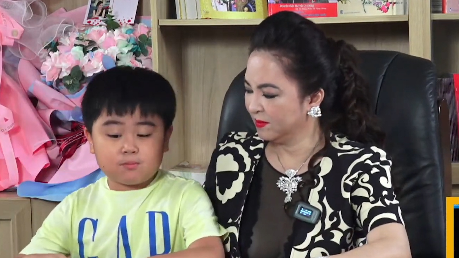 HOT: Clip bà P.Hằng bảo quý tử gọi Võ Hoàng Yên bằng ba, thái độ của ông Dũng lò vôi mới bất ngờ? - Hình 6