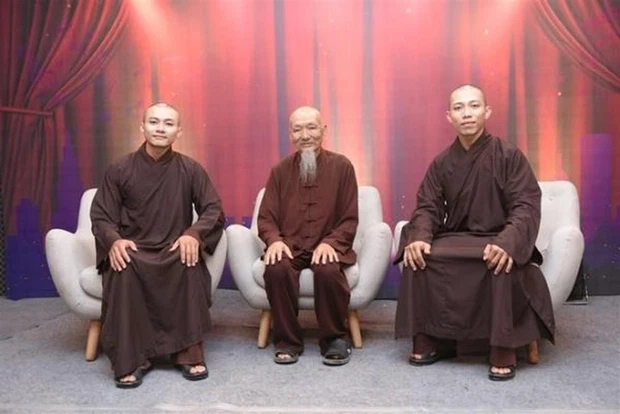 Vừa lộ tin nhắn gạ tình - Tu sĩ Nhất Nguyên bi phát hiện thích cua hoàng đế và thuốc sinh lý - Hình 11