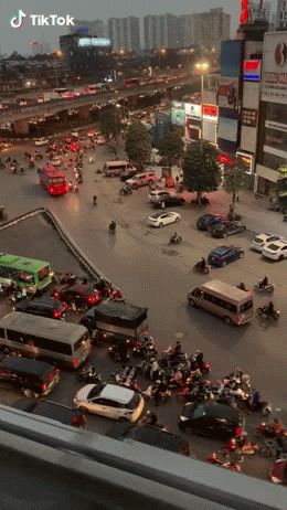 Clip hiếm quay từ khoang tàu điện Cát Linh - Hà Đông, hé lộ view Hà Nội đẹp đến ngây người - Hình 1