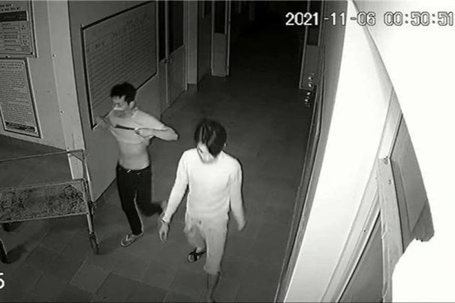 Vụ cầm súng cố thủ: Nghi phạm có hành vi đồi bại với cháu ruột trước khi bỏ trốn - Hình 3