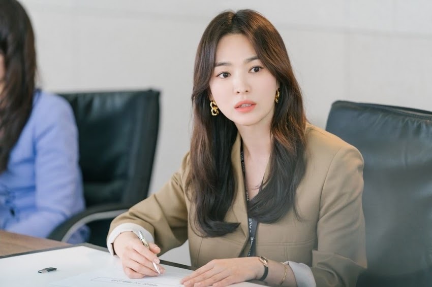 Song Hye Kyo đụng chạm da thịt với trai trẻ, khán giả Hàn Quốc phẫn nộ: Dùng cảnh nóng để câu khách à? - Hình 6
