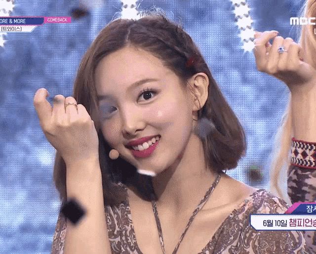 Chiếc mũi kỳ lạ của Nayeon (TWICE) lại gây xôn xao, bảo dao kéo fan khó lòng cãi? - Hình 4