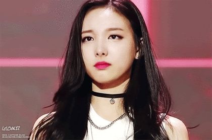 Chiếc mũi kỳ lạ của Nayeon (TWICE) lại gây xôn xao, bảo dao kéo fan khó lòng cãi? - Hình 3