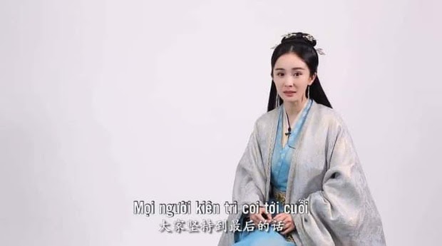 Địch Lệ Nhiệt Ba bị dìm thảm hại trong khung hình chụp chung với Dương Mịch - Hình 4