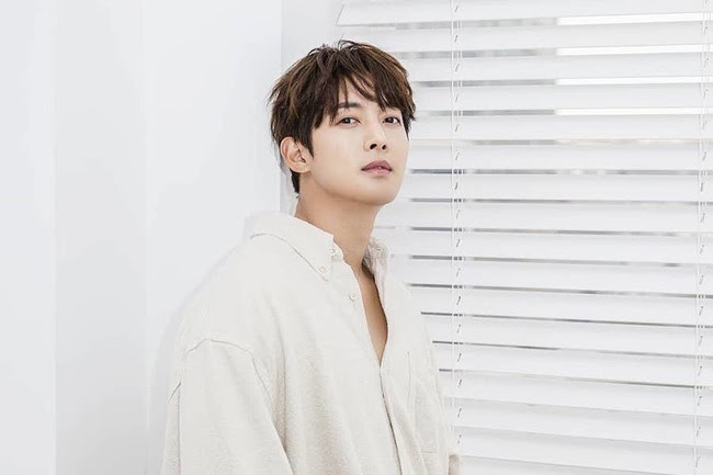 Kim Hyun Joong, Lucas (NCT) và loạt sao Hàn đang lên bỗng toang cả sự nghiệp vì bị bạn gái bóc phốt - Hình 1